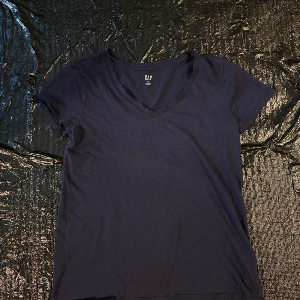 Gap Women's Navy and Blue T-shirt